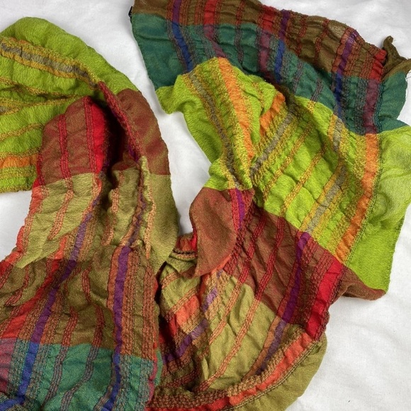 Double sided seersuckers acrylic scarf with gathers - Picture 6 of 12